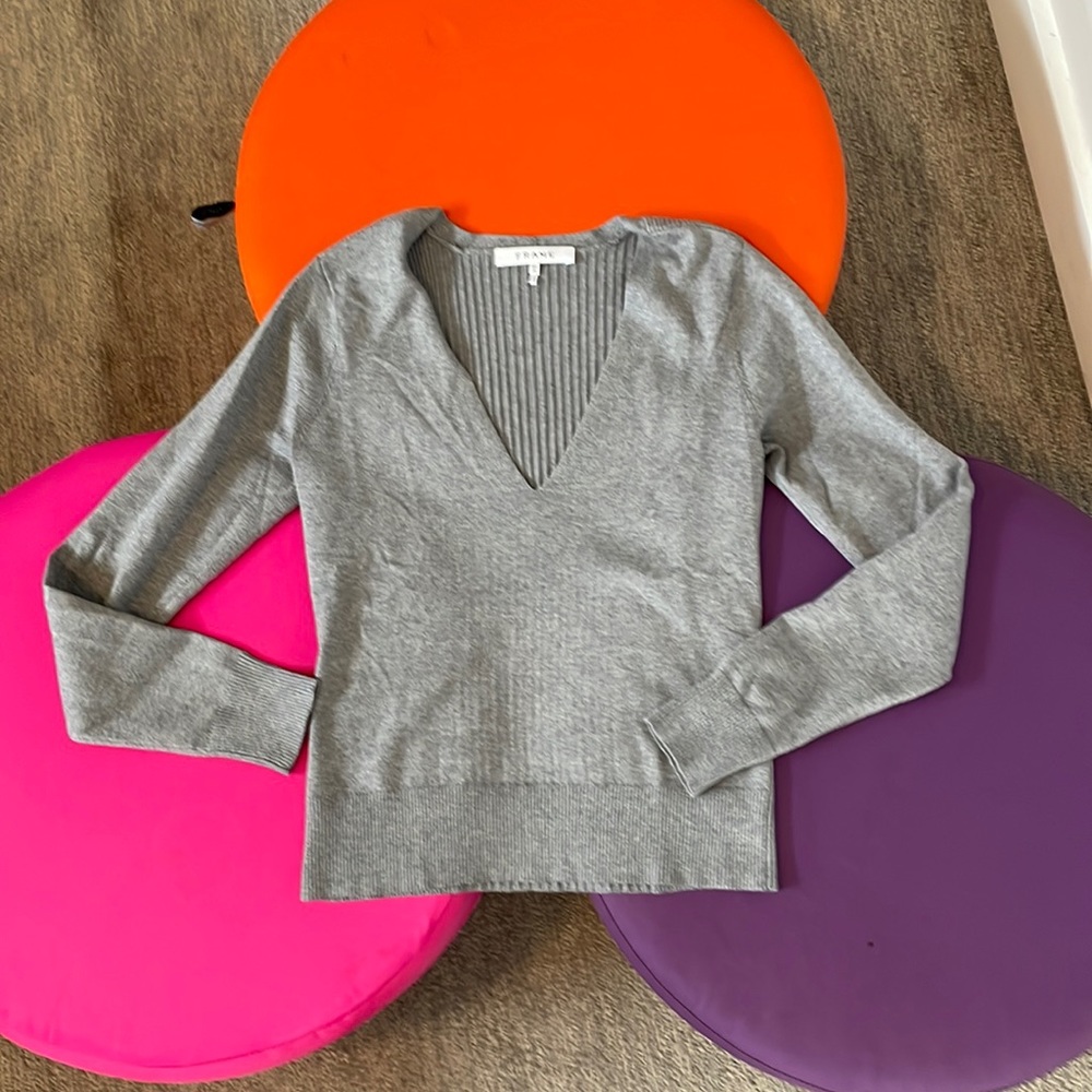 new gray FRAME paneled melange v-neck knit sweater - XS